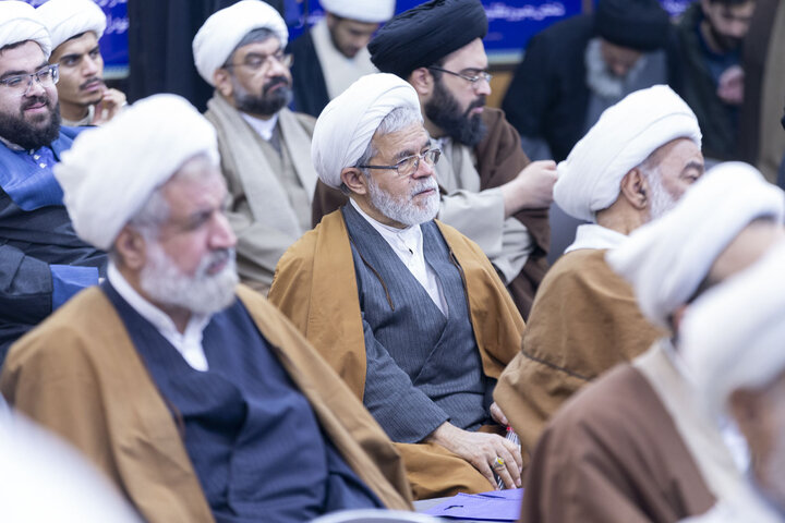 دیدار جمعی از ائمه جماعات مساجد یزد با نماینده ولی فقیه در استان