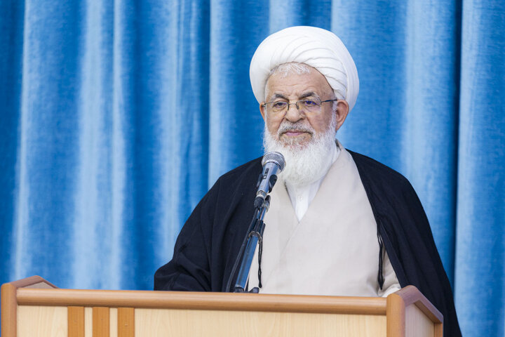 دیدار جمعی از ائمه جماعات مساجد یزد با نماینده ولی فقیه در استان