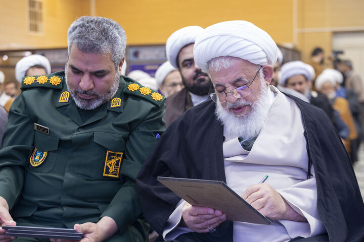 دیدار جمعی از ائمه جماعات مساجد یزد با نماینده ولی فقیه در استان