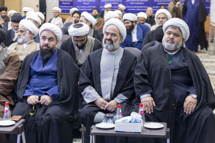 دیدار جمعی از ائمه جماعات مساجد یزد با نماینده ولی فقیه در استان