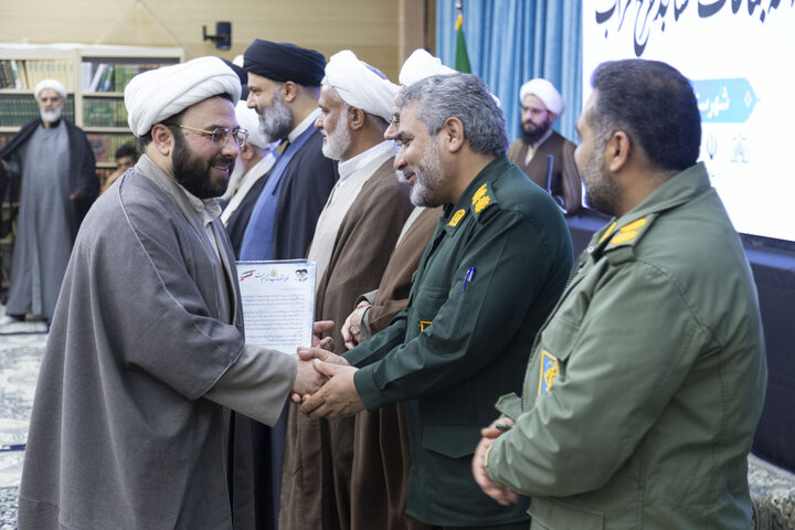 دیدار جمعی از ائمه جماعات مساجد یزد با نماینده ولی فقیه در استان