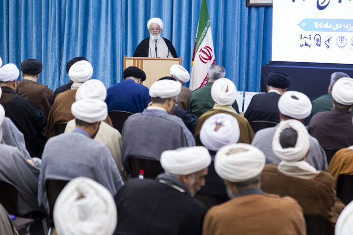 دیدار جمعی از ائمه جماعات مساجد یزد با نماینده ولی فقیه در استان