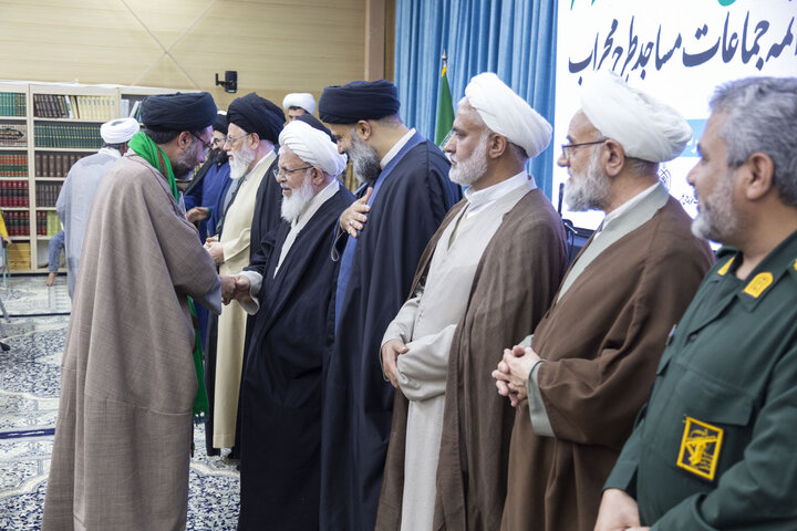 دیدار جمعی از ائمه جماعات مساجد یزد با نماینده ولی فقیه در استان