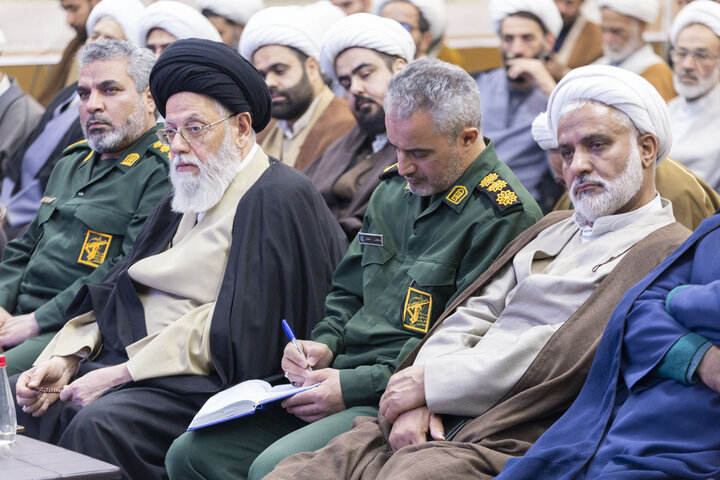 دیدار جمعی از ائمه جماعات مساجد یزد با نماینده ولی فقیه در استان