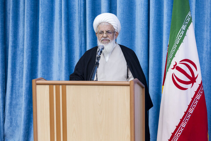 دیدار جمعی از ائمه جماعات مساجد یزد با نماینده ولی فقیه در استان