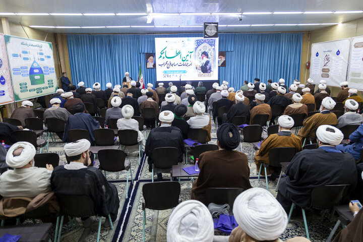 دیدار جمعی از ائمه جماعات مساجد یزد با نماینده ولی فقیه در استان