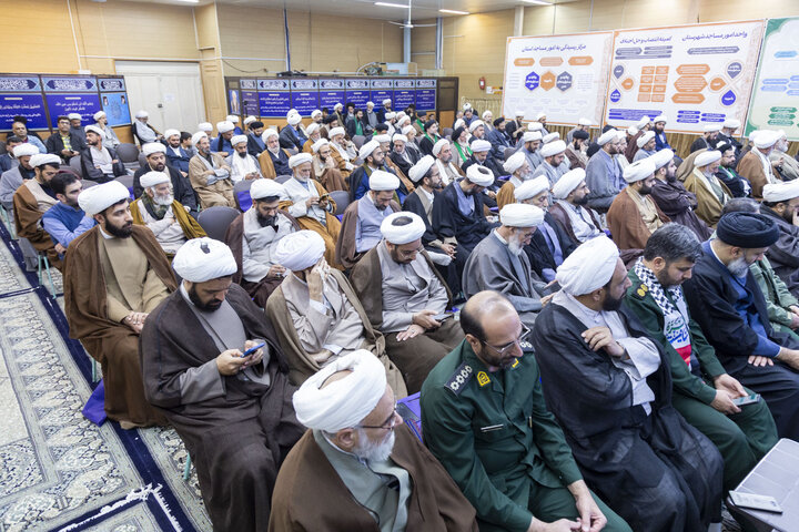 دیدار جمعی از ائمه جماعات مساجد یزد با نماینده ولی فقیه در استان