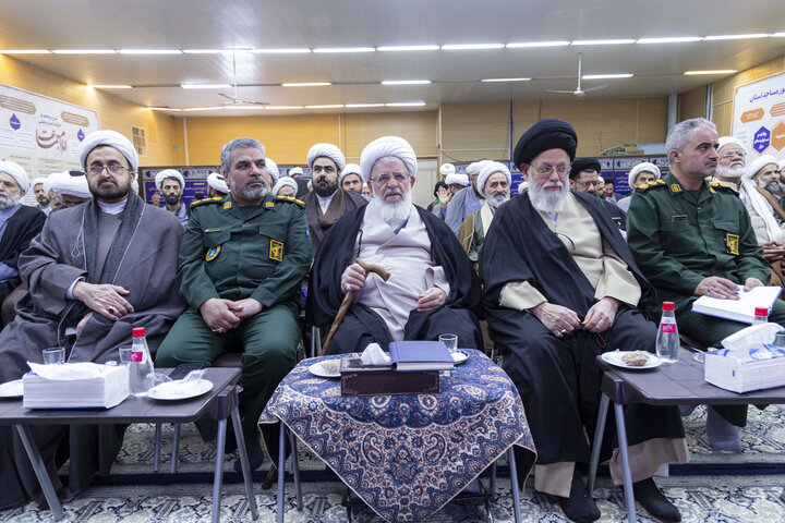 دیدار جمعی از ائمه جماعات مساجد یزد با نماینده ولی فقیه در استان