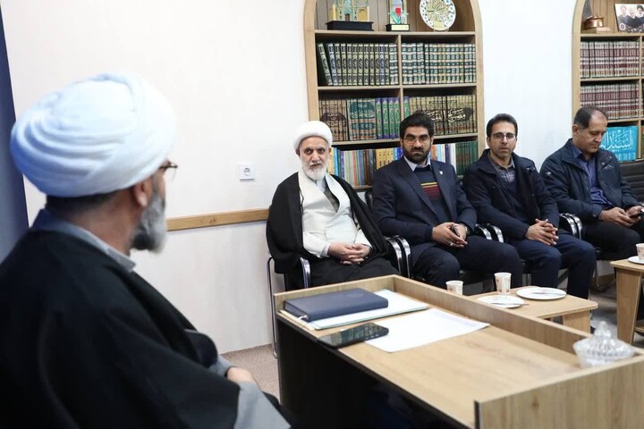 تصاویر/ نماینده ولی فقیه در استان سمنان در دیدار با سرپرست دانشگاه آزاد اسلامی استان سمنان