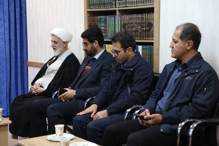 تصاویر/ نماینده ولی فقیه در استان سمنان در دیدار با سرپرست دانشگاه آزاد اسلامی استان سمنان