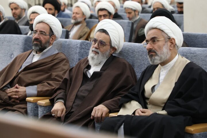 تصاویر/ دوره تکمیلی تعالی مدیران، کادر و اساتید حوزه علمیه استان یزد آغاز شد