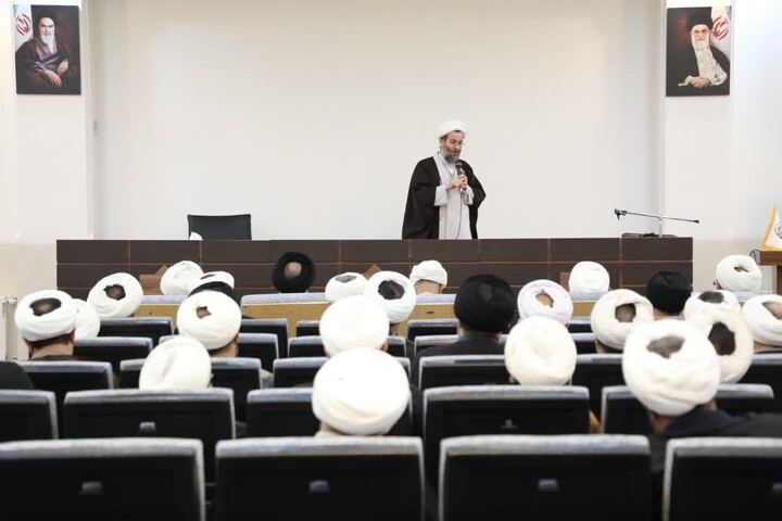 تصاویر/ دوره تکمیلی تعالی مدیران، کادر و اساتید حوزه علمیه استان یزد آغاز شد