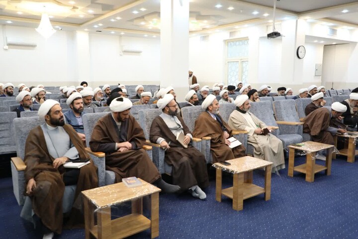 تصاویر/ دوره تکمیلی تعالی مدیران، کادر و اساتید حوزه علمیه استان یزد آغاز شد
