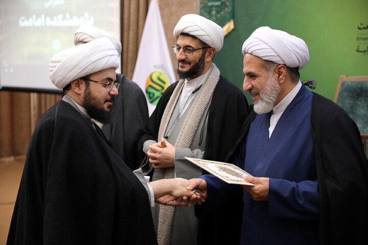 تصاویر/نشست سالانه پژوهشکده امامت همراه با گزارش و برسی ویژه فعالیت ها و دستاوردهای هسته های پژوهشی