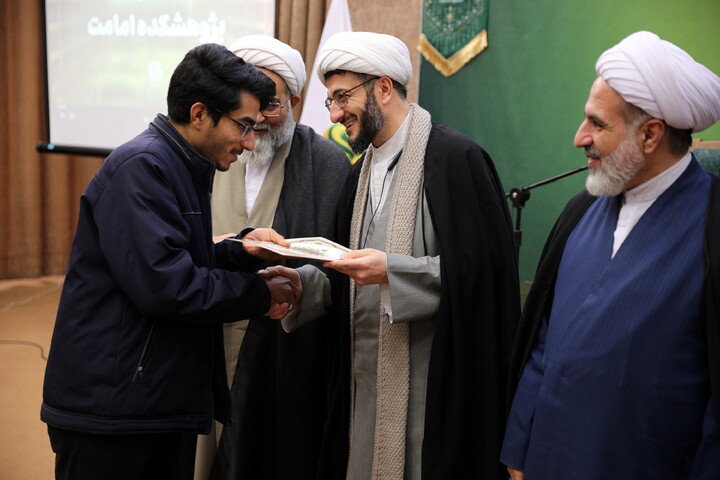 تصاویر/نشست سالانه پژوهشکده امامت همراه با گزارش و برسی ویژه فعالیت ها و دستاوردهای هسته های پژوهشی