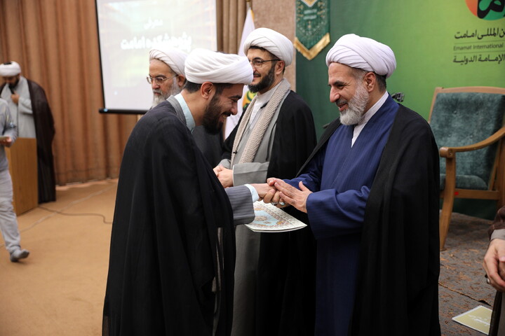 تصاویر/نشست سالانه پژوهشکده امامت همراه با گزارش و برسی ویژه فعالیت ها و دستاوردهای هسته های پژوهشی