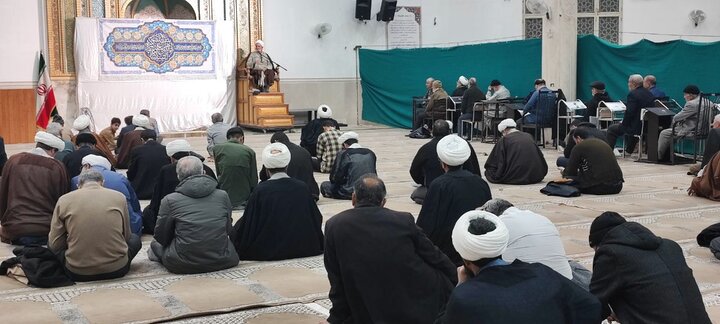 به تعبیر مقام معظم رهبری «بصیرت» قطب نماست/ مشکل برخی جریان ها و مسئولین غربگرا مبانی فکری آنهاست