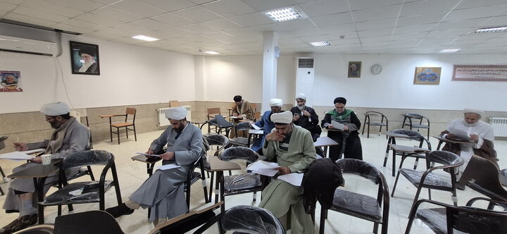 تصاویر/ تصحیح متمرکز آزمون‌های ستادی مدارس علمیه منطقه کاشان