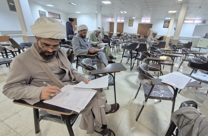 تصاویر/ تصحیح متمرکز آزمون‌های ستادی مدارس علمیه منطقه کاشان