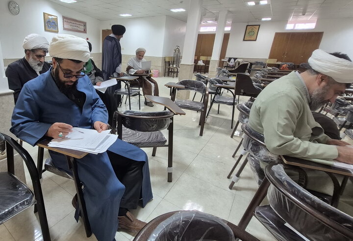 تصاویر/ تصحیح متمرکز آزمون‌های ستادی مدارس علمیه منطقه کاشان