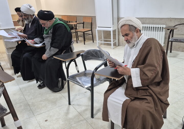 تصاویر/ تصحیح متمرکز آزمون‌های ستادی مدارس علمیه منطقه کاشان