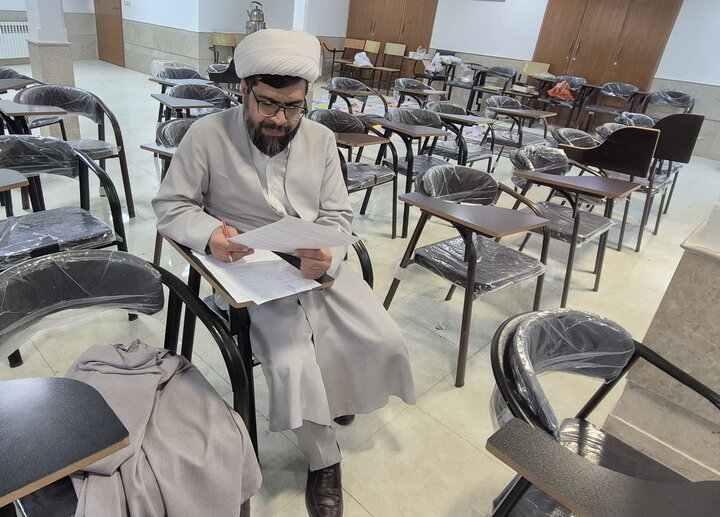 تصاویر/ تصحیح متمرکز آزمون‌های ستادی مدارس علمیه منطقه کاشان