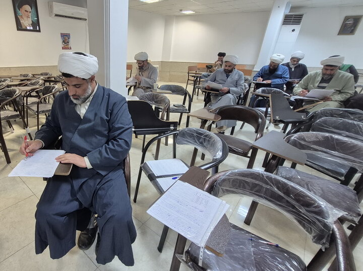 تصاویر/ تصحیح متمرکز آزمون‌های ستادی مدارس علمیه منطقه کاشان