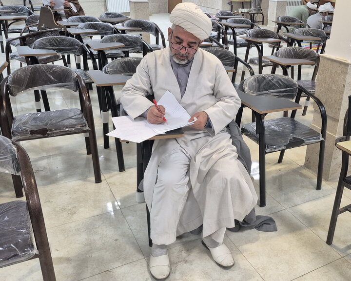 تصاویر/ تصحیح متمرکز آزمون‌های ستادی مدارس علمیه منطقه کاشان