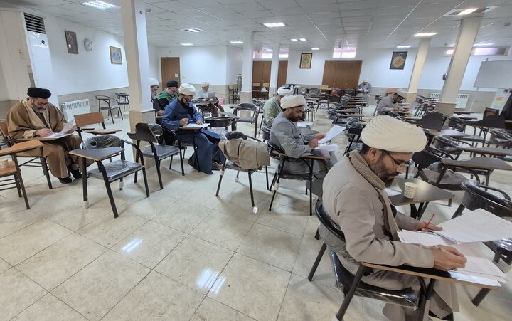 تصاویر/ تصحیح متمرکز آزمون‌های ستادی مدارس علمیه منطقه کاشان