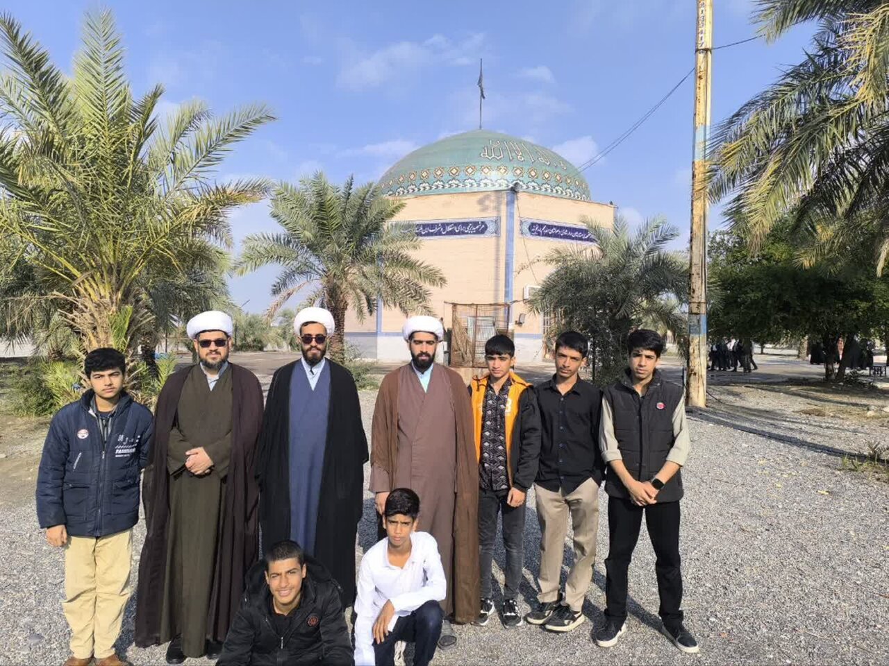 حضور اساتید و طلاب مدرسه علمیه امام صادق(ع) جیرفت در راهپیمایی یوم‌الله ۹ دی+ عکس