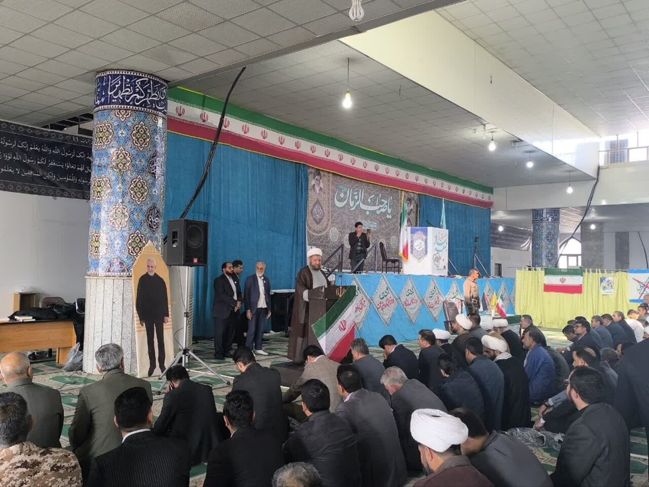 حضور اساتید و طلاب مدرسه علمیه امام صادق(ع) جیرفت در راهپیمایی یوم‌الله ۹ دی