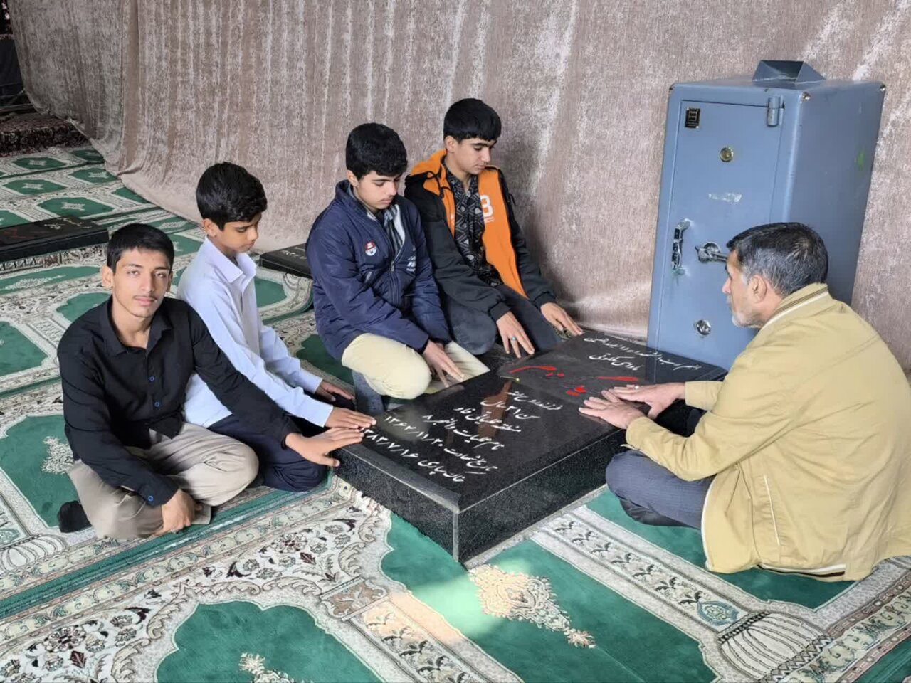 حضور اساتید و طلاب مدرسه علمیه امام صادق(ع) جیرفت در راهپیمایی یوم‌الله ۹ دی