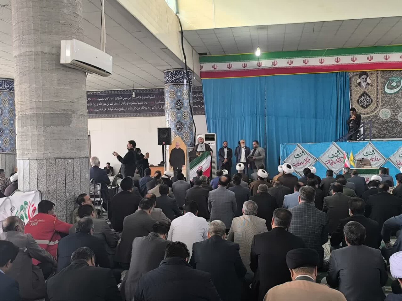 حضور اساتید و طلاب مدرسه علمیه امام صادق(ع) جیرفت در راهپیمایی یوم‌الله ۹ دی