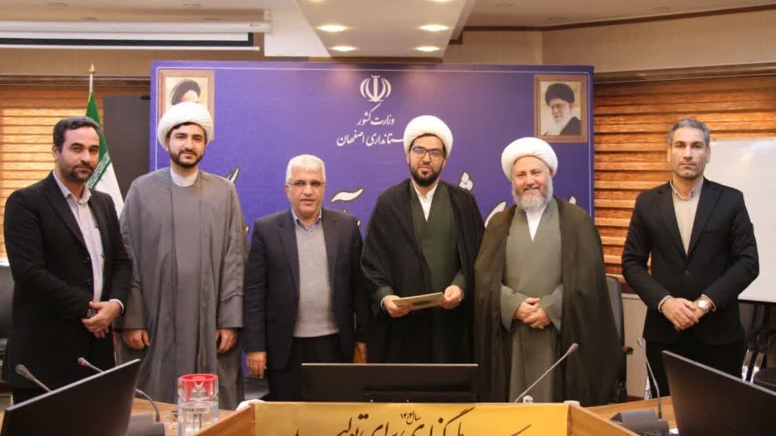 مراسم تکریم و معارفه دبیر ستاد اقامه نماز آران و بیدگل برگزارشد+ تصاویر