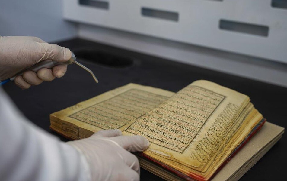 Imam Ali Holy Shrine enriches its library with more than 8,000 manuscripts