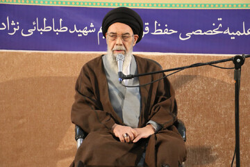 حفظ قرآن در کنار عمل و اخلاق قرآنی داشتن، نجات بخش انسان است