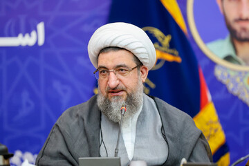 پدران شهدا، پدران معنوی جامعه و الگوی صبر و وفاداری هستند