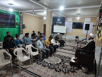 درس اخلاق هفتگی ماه مبارک رجب با تأکید بر «قیمت یافتن انسان با زندگی الهی» در زرند برگزار شد+عکس