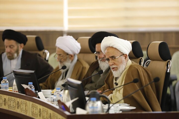 تصاویر/ اولین اجلاسیه رؤسای شوراهای استانی حوزه‌های علمیه با حضور اعضای شورای عالی در مشهد مقدس