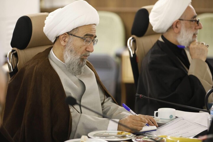 تصاویر/ اولین اجلاسیه رؤسای شوراهای استانی حوزه‌های علمیه با حضور اعضای شورای عالی در مشهد مقدس