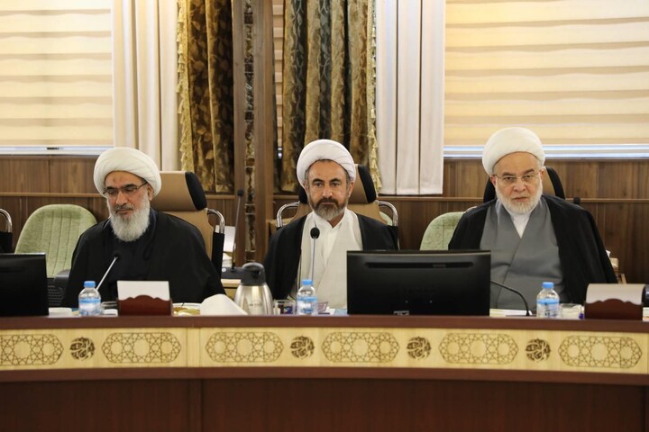 تصاویر/ اولین اجلاسیه رؤسای شوراهای استانی حوزه‌های علمیه با حضور اعضای شورای عالی در مشهد مقدس