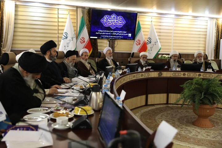 تصاویر/ اولین اجلاسیه رؤسای شوراهای استانی حوزه‌های علمیه با حضور اعضای شورای عالی در مشهد مقدس