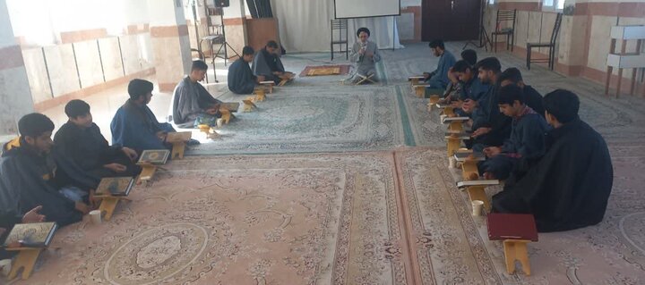 تصاویر/ قرائت سوره فتح طلاب مدرسه علمیه الغدیر نراق