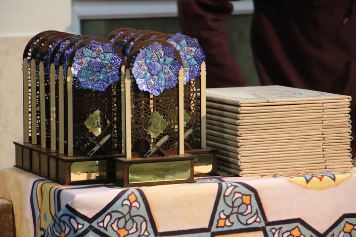 تصاویر|آیین تجلیل از حافظان قرآن مدرسه علمیه شهید طباطبایی نژاد