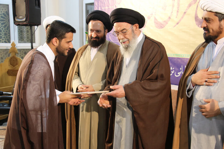 تصاویر|آیین تجلیل از حافظان قرآن مدرسه علمیه شهید طباطبایی نژاد