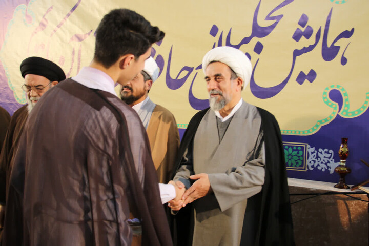 تصاویر|آیین تجلیل از حافظان قرآن مدرسه علمیه شهید طباطبایی نژاد