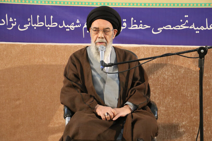 تصاویر|آیین تجلیل از حافظان قرآن مدرسه علمیه شهید طباطبایی نژاد