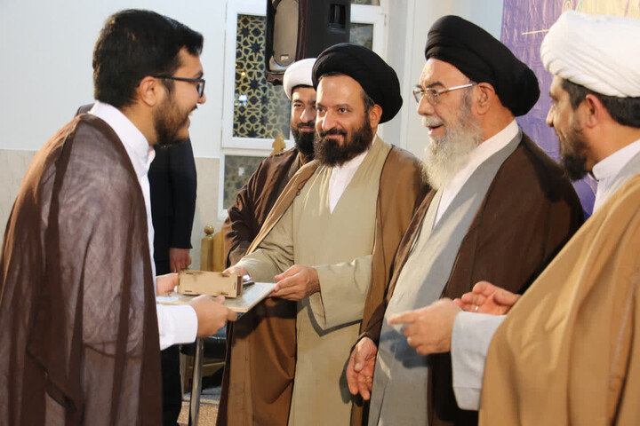 تصاویر|آیین تجلیل از حافظان قرآن مدرسه علمیه شهید طباطبایی نژاد