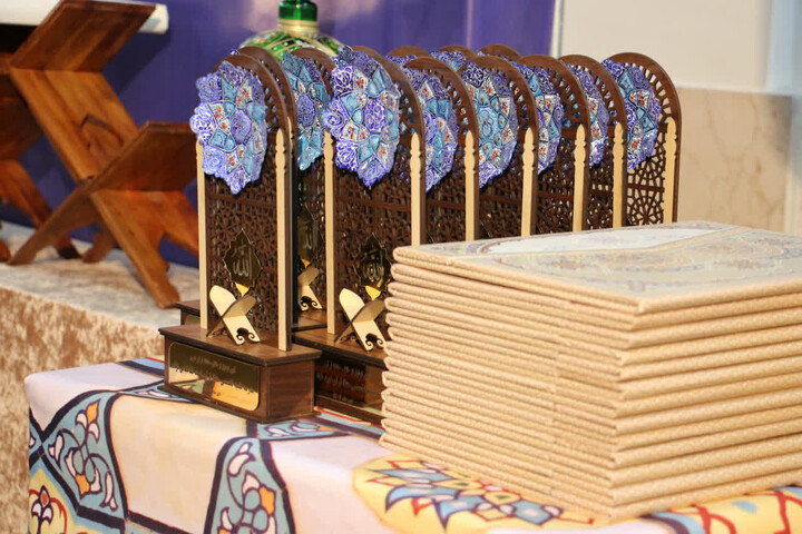 تصاویر|آیین تجلیل از حافظان قرآن مدرسه علمیه شهید طباطبایی نژاد