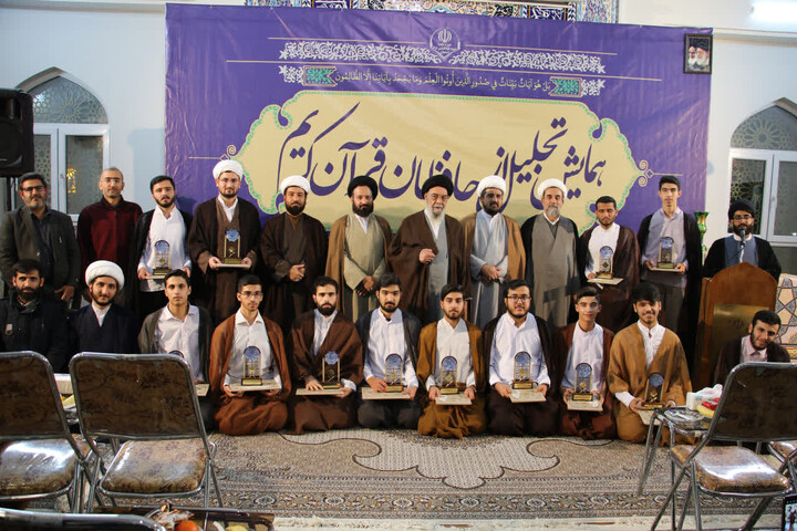 تصاویر|آیین تجلیل از حافظان قرآن مدرسه علمیه شهید طباطبایی نژاد